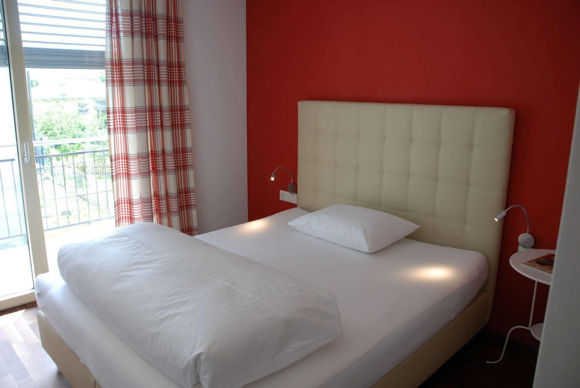 Hotel Weinstube Nendeln Exteriör bild