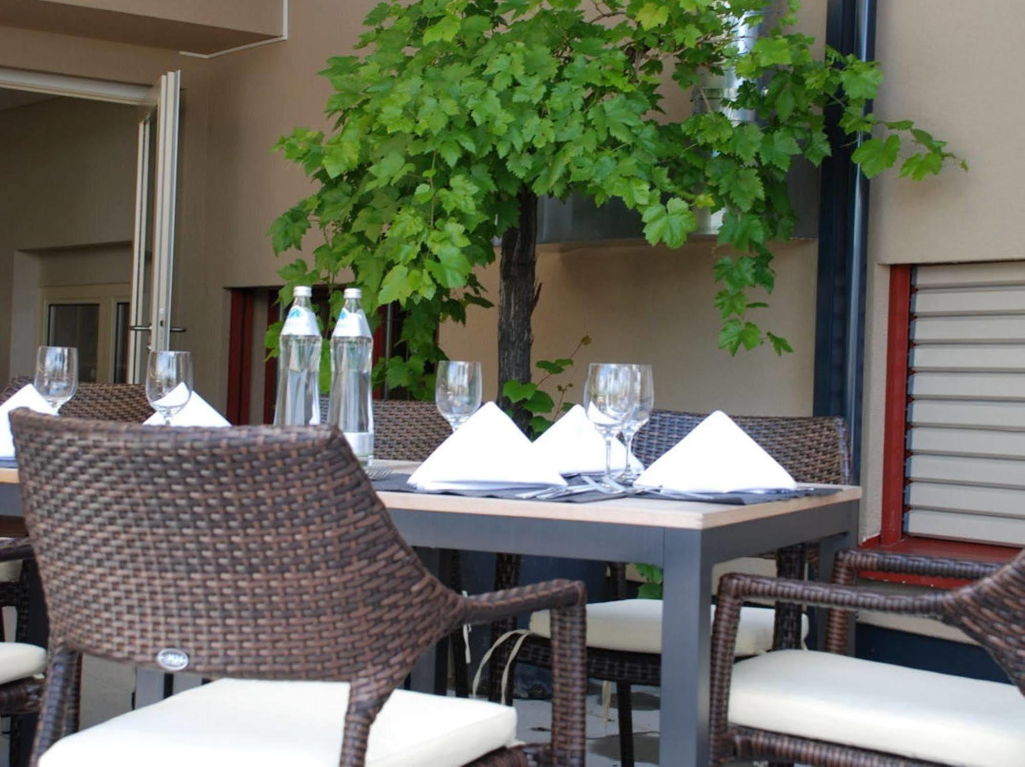 Hotel Weinstube Nendeln Exteriör bild