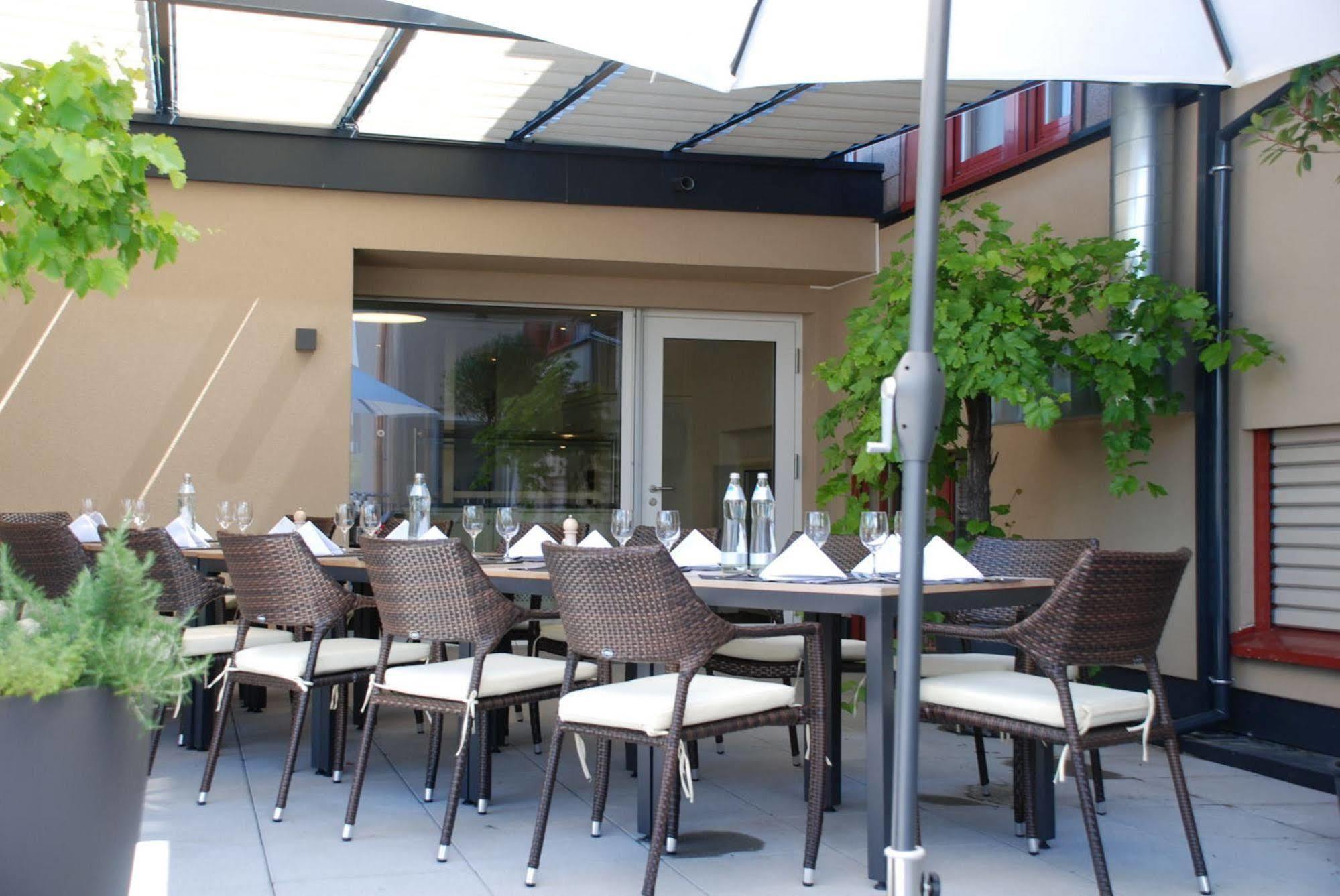 Hotel Weinstube Nendeln Exteriör bild